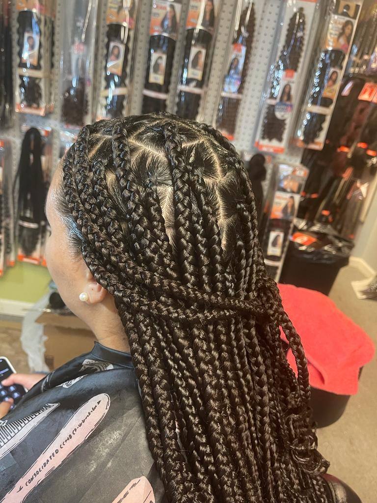 Feed-in braids with crisp, even partings